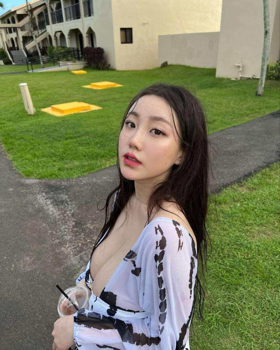 기무세딘 수영복 인스타