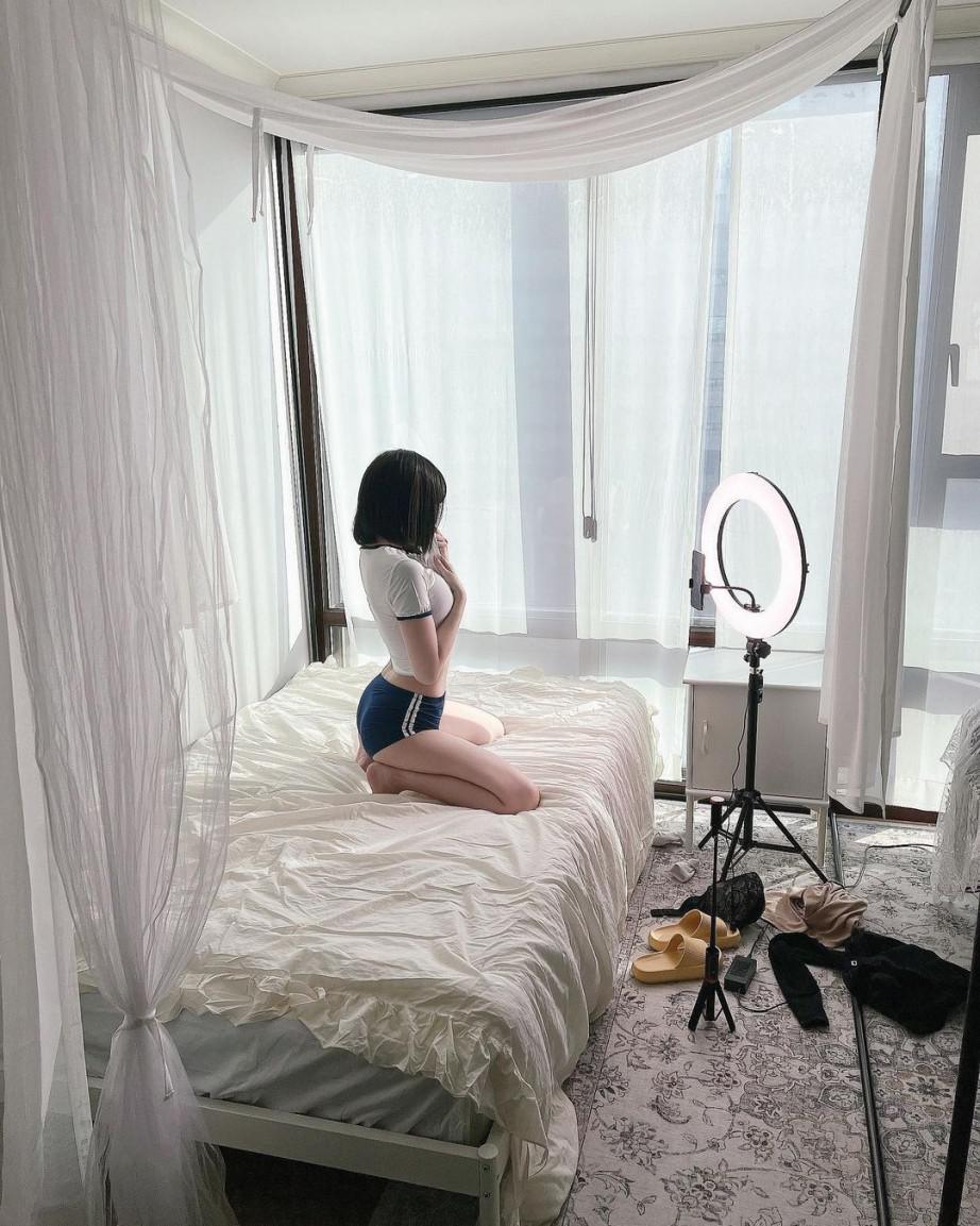 촬영하는 강인경