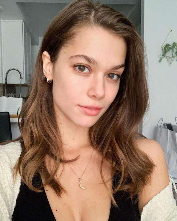 모델 Michelle Ellyse Schlaman