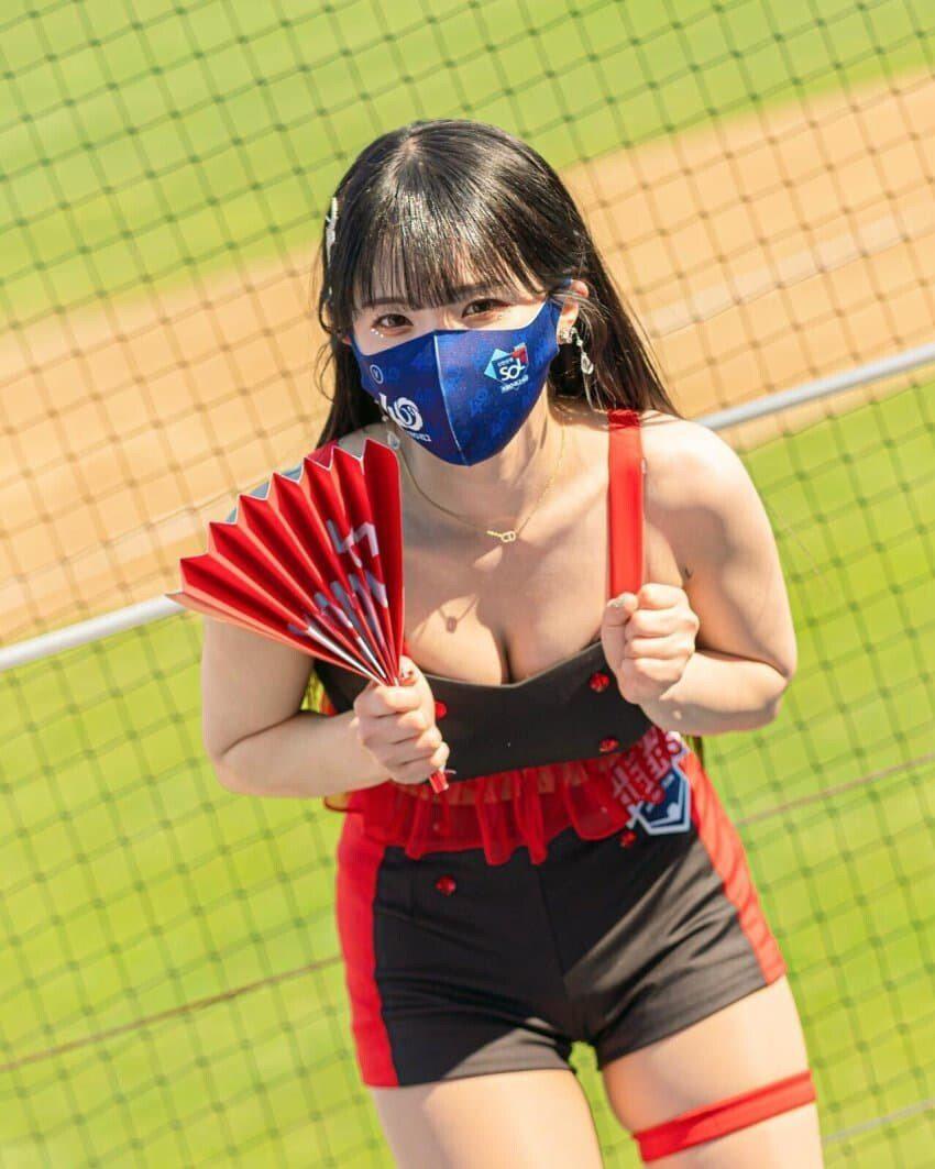 호불호 갈리는 치어리더 의상