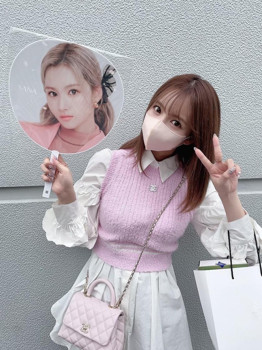 사나를 좋아하는 배우 미카미 유아