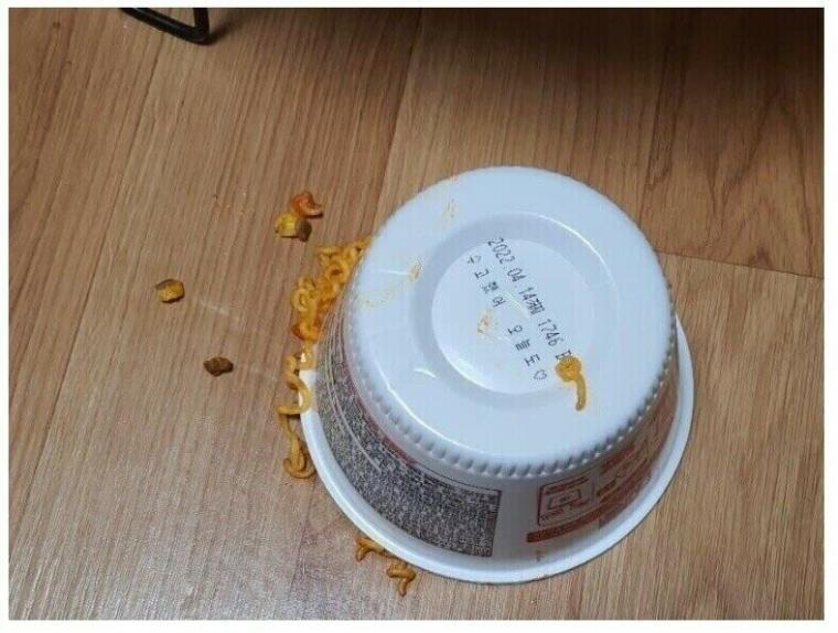 컵라면을 거꾸로 하면?