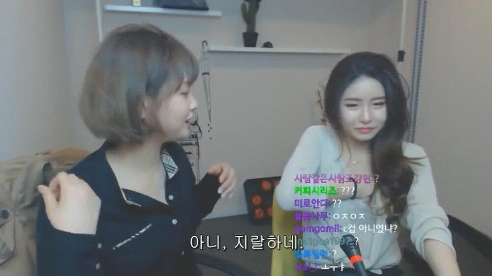 본인은 D컵이라고 우기는데...