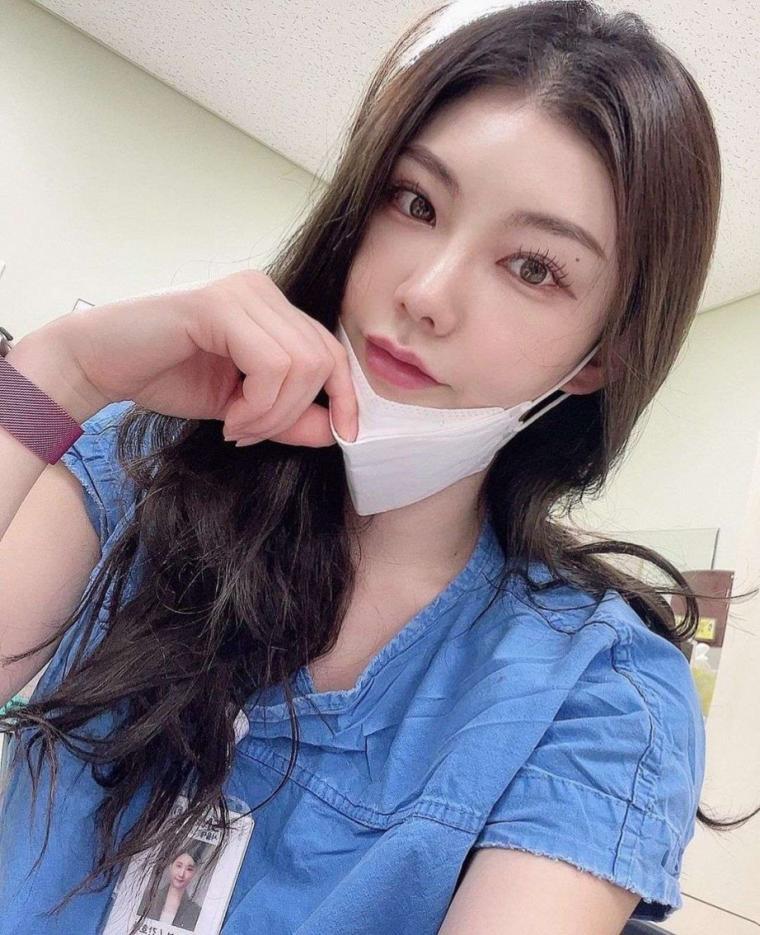부업이 피트니스 모델인 현직 간호사 자매.jpg