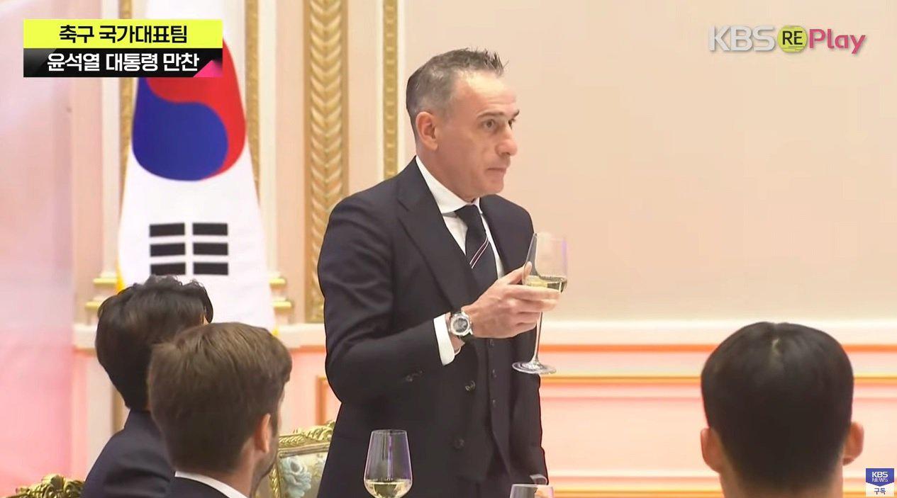 한국을 떠나는 마지막 모습 벤투 vs 슈틸리케ㅋㅋㅋ.jpg