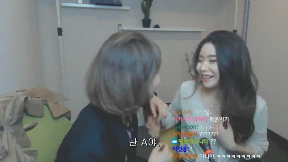 본인은 D컵이라고 우기는데...