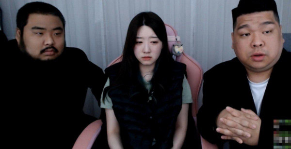 생방송중 사채업자들이 찾아온 여BJ ㄷㄷㄷㄷ