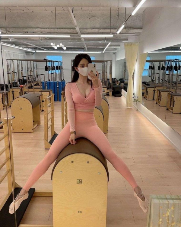 부업이 피트니스 모델인 현직 간호사 자매.jpg